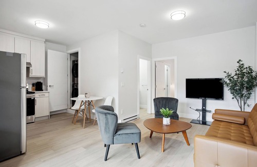 Central Lonsdale Apartment | Private 1BR Suite, New Build, 2 Guests, No Smoking