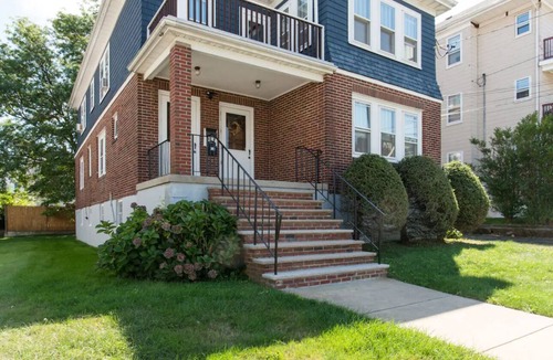 Winthrop Apartment | Private 1BR Top-Floor Apartment Free Parking Logan Airport Boston & Beaches