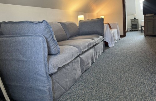 Winthrop Apartment | Private 1BR Top-Floor Apartment Free Parking Logan Airport Boston & Beaches