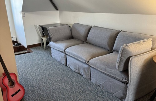 Winthrop Apartment | Private 1BR Top-Floor Apartment Free Parking Logan Airport Boston & Beaches