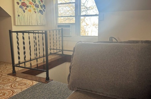 Winthrop Apartment | Private 1BR Top-Floor Apartment Free Parking Logan Airport Boston & Beaches