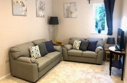 Temple Ewell Apartment | Private 1st Floor Apartment - Perfect for Port of Dover, Eurotunnel and Short Stays