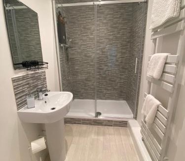 Temple Ewell Apartment | Private 1st Floor Apartment - Perfect for Port of Dover, Eurotunnel and Short Stays