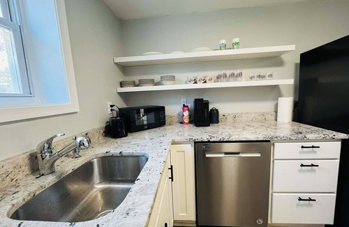Rossville House | Private 1st Floor Unit near Balt City/John Hopkin