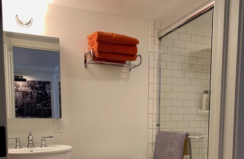 Boulder House | Private 2 bdrm, 1 bth, wet bar, renovated suite, Wifi, W/D
