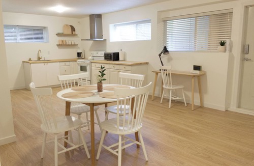 Walnut Grove House | Private 2 Bed Suite Near Highway 1, Thunderbird, Fort Langley. Pet Friendly