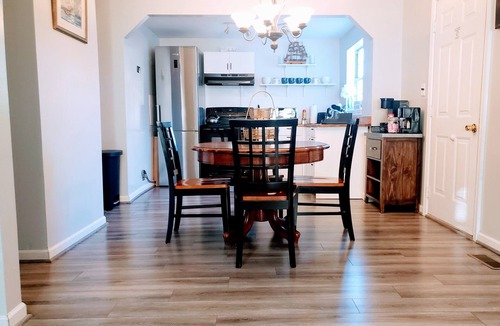 Linthicum Heights Apartment | Private 2 Bedroom Duplex near I95, BWI, John Hopkins