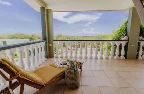 Pos Chiquito House | Private 2 bedr property with amazing view. A 5min drive to Mangel Halto Beach
