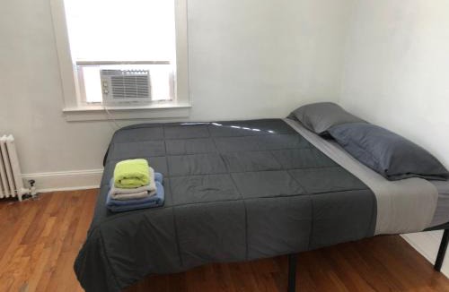 Perth Amboy Apartment | Private 2 bedroom and 1 bathroom house in a quiet area and convenient to NYC bus and train, MetLife Stadium FIFA World Cup 35 minutes away