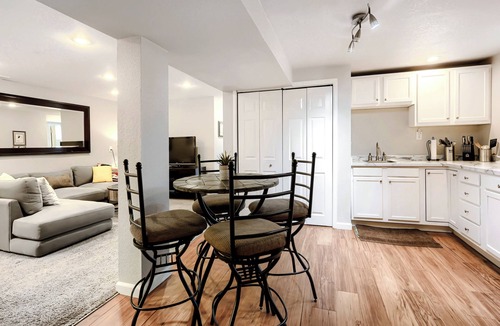 Devil's Thumb - Rolling Hill House | Private 2-Bedroom Garden Level Suite in Boulder Home, Great Views & Trail Access