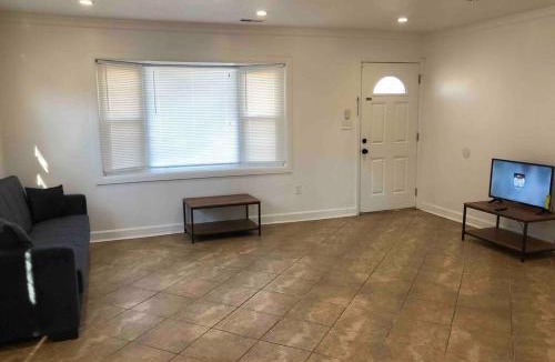 Woodbridge Apartment | Private 2-bedroom house, free parking, 15-min walk to direct NYC Manhattan train, MetLife Stadium FIFA World Cup 30 minutes away