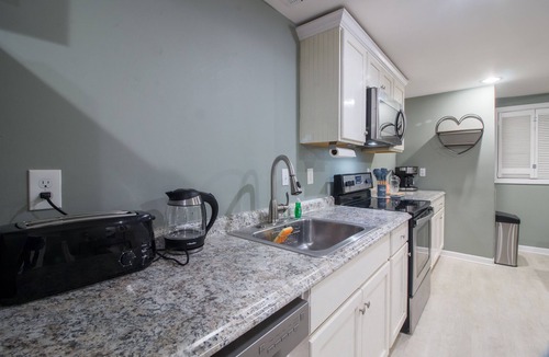 Irvington Apartment | Private 2-bedroom unit mins from Airport & NYC
