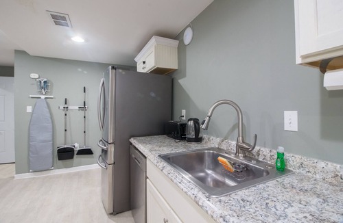 Irvington Apartment | Private 2-bedroom unit mins from Airport & NYC
