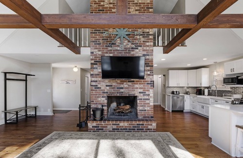 Lookout Valley Neighborhood Association House | Private 2+park like acres, 15 min to downtown, pond, fishing, game room
