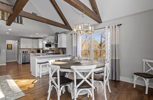 Lookout Valley Neighborhood Association House | Private 2+park like acres, 15 min to downtown, pond, fishing, game room