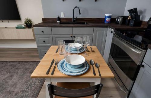 Brockton Village House | Private 2 Storey Home with 3BR-2BA by Queen West