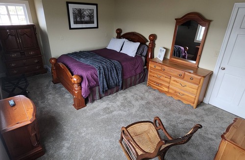 Town of Reading House | Private 2000 sq ft 2 bedroom suite, sleeps 6 with pool and panoramic lakeview.