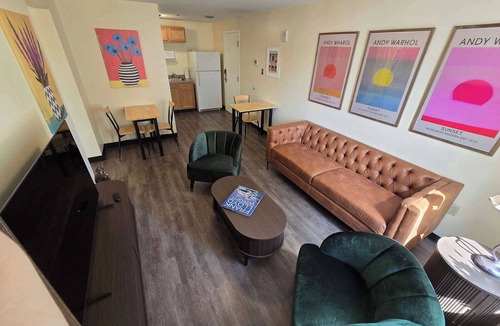 Downtown Pittsburgh Apartment | Private 2BR/2BA Downtown Apartment | River and Mountain Views + 60” TV