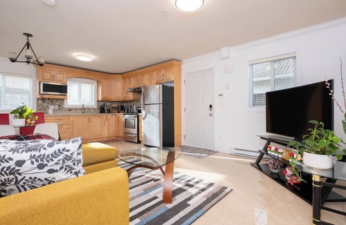 Fraserview House | Private 2BR 2Bath Suite - Sunset Vancouver