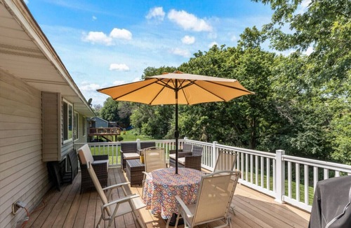 Burnsville House | Private 2BR Burnsville Suite Near Mall & Hospitals