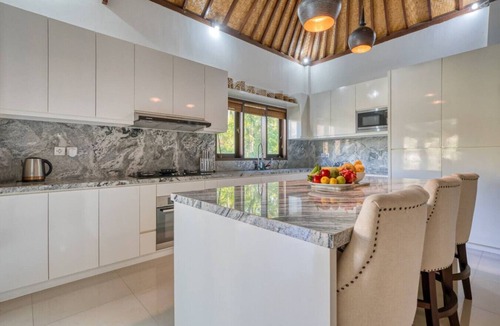 Abang House | Private 2BR Villa w/Pool & Gym Near Amed Beach