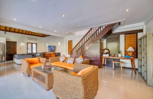 Abang House | Private 2BR Villa w/Pool & Gym Near Amed Beach