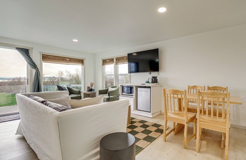 Freeland House | Private 3-Acre Beach! Family Retreat in Freeland