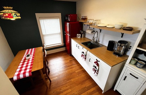 Sandusky Apartment | Private 3-Bdrm Unit. Historic Home, Downtown Sandusky. Family friendly!