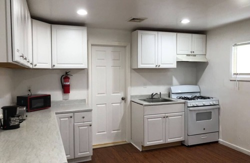 Weequahic Apartment | Private 3 bed, 1 bath apartment near EWR/NYC, MetLife Stadium World Cup 30 mins