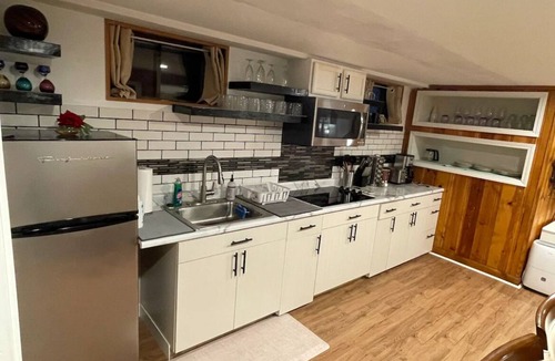 Budlong Woods Apartment | private 3 bedroom garden apartment in Lincoln square Chicago