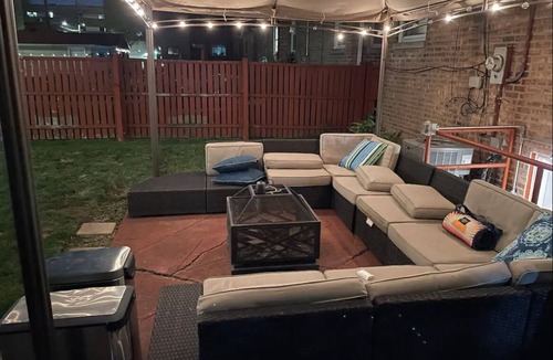 Budlong Woods Apartment | private 3 bedroom garden apartment in Lincoln square Chicago