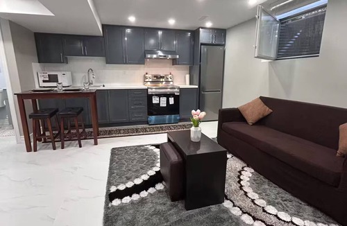 Pickering House | Private 3bedroom Unit, Private entry, 2 parking- pet/smoke free