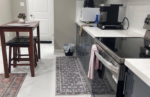 Pickering House | Private 3bedroom Unit, Private entry, 2 parking- pet/smoke free