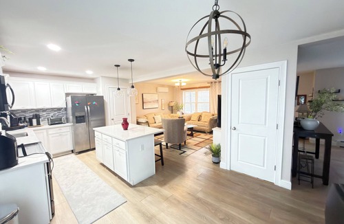 Templeton House | Private 3br & basement 3bth near Trail golf & Lake