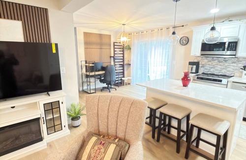 Templeton House | Private 3br & basement 3bth near Trail golf & Lake