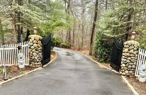 Flanders House | Private 3BR Hamptons Escape: Pool & Tennis, Modern Interior. 10 mins to Dune Rd.