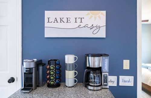 Oxford House | Private 3BR Lakefront | Firepit + Kayaks | Near WI Dells