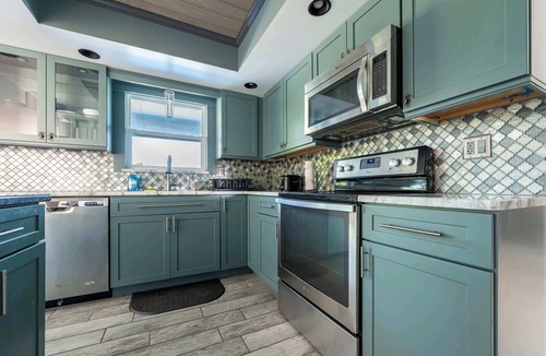 Oakland Hills House | Private 3BR Pool House in Quiet Golf Community