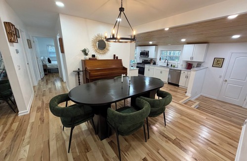 Chappells House | Private 4-Acre Pool Retreat Sleeps 10 Pet-Friendly