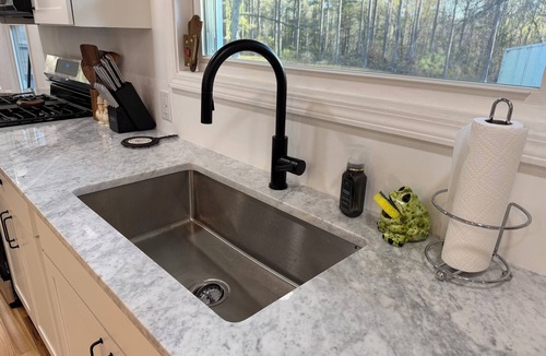 Chappells House | Private 4-Acre Pool Retreat Sleeps 10 Pet-Friendly
