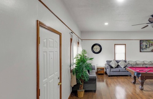 Wayne House | Private 4 BDRM house, 5 Miles from Downtown #5