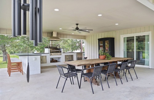Round Top House | Private 5-acre Retreat Perfect For Weddings, Family Reunions & Corporate Events!
