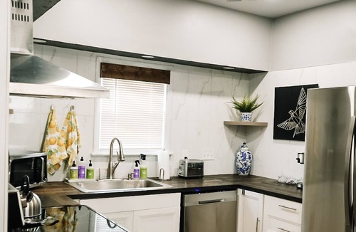 Cincinnati House | Private 5BR 1920's Charmer Minutes from Downtown