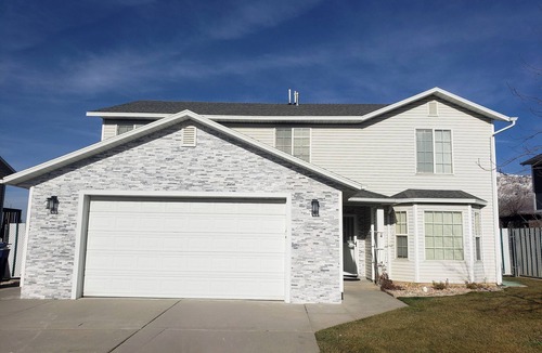 Ogden House | Private 6 Bd Gem w View+25Min to Snowbasin+Fenced Yard+Spa+Sleeps 12+Fiber Wifi!