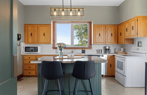 Memramcook House | Private 6 Bedroom/Luxury Retreat/Hot Tub/Stunning Valley Views/Sleeps 14
