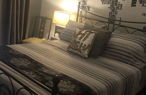 Milton House | Private 6 bedrooms detached luxurious house cozy romantic touches trendy decor