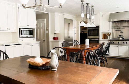 Red Hook House | PRIVATE 65 ACRE ESTATE - POOL, TENNIS, PICKLEBALL, 4BR BOOK JULY OR AUG 2026 NOW