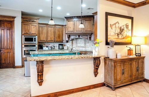 Pottawatomie County Apartment | Private 6BR sleeping 14 — hot tub, pool, game room. Built for reunions #SK