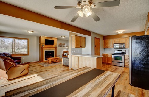 Lakeview Cabin | Private - 7 bed 3 bath Lake Cabin +Hot Tub +Dock +2 Pedal Boats +2 canoes +Sauna