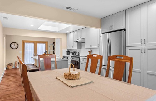 Healdsburg House | Private Acre+BBQ Patio | 5min to Healdsburg Plaza
